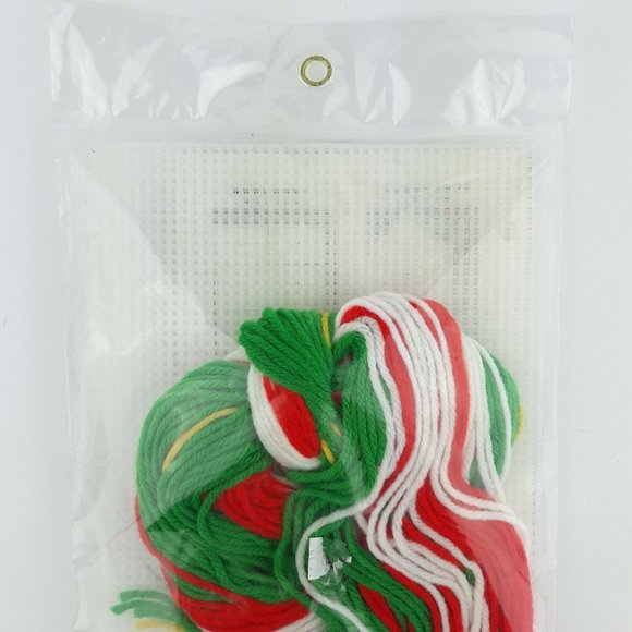 Needlecraft Shop Christmas Trimmings Christmas Poinsettias Plastic Canvas - Picture 6 of 7